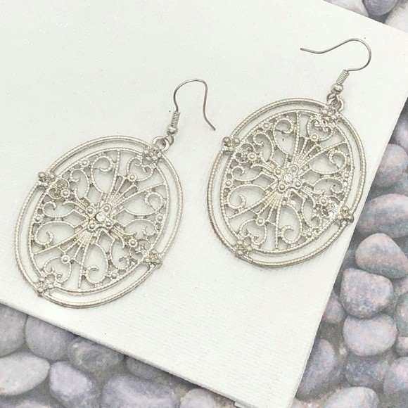 🌼 Silver Oval Cross Earrings - Picture 1 of 2